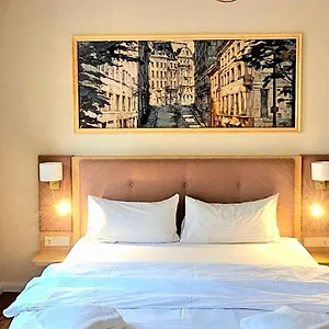 Parklane Boutique - Newly Renovated Hotel